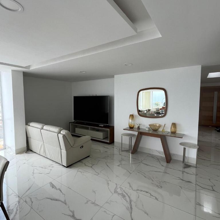 Penthouse by the sea, pool and jacuzzi - Apartment - 21