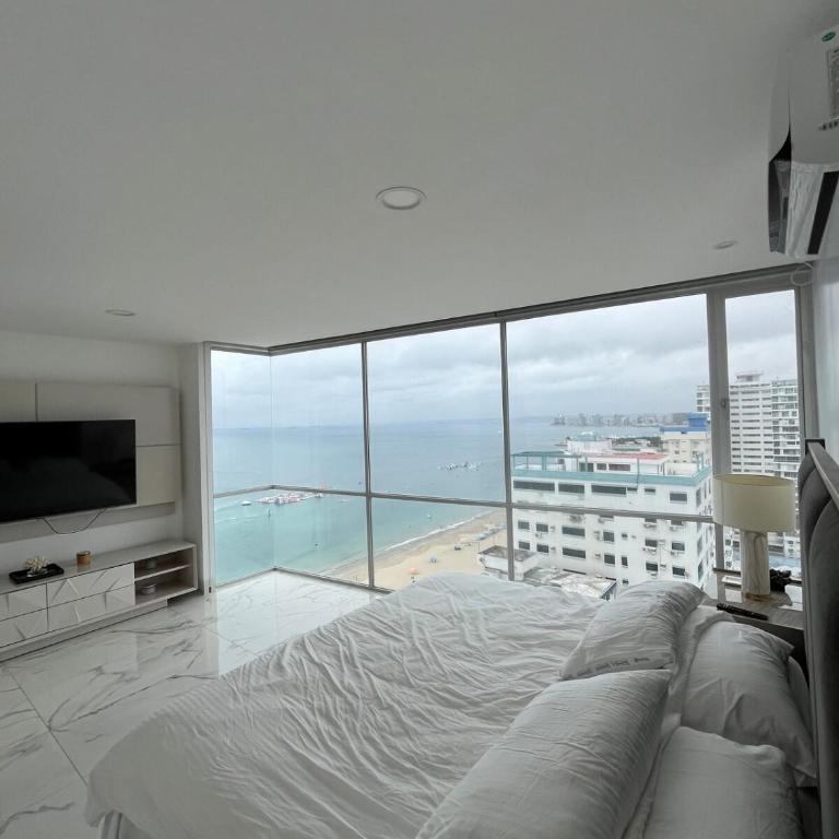 Penthouse by the sea, pool and jacuzzi - Apartment - 23