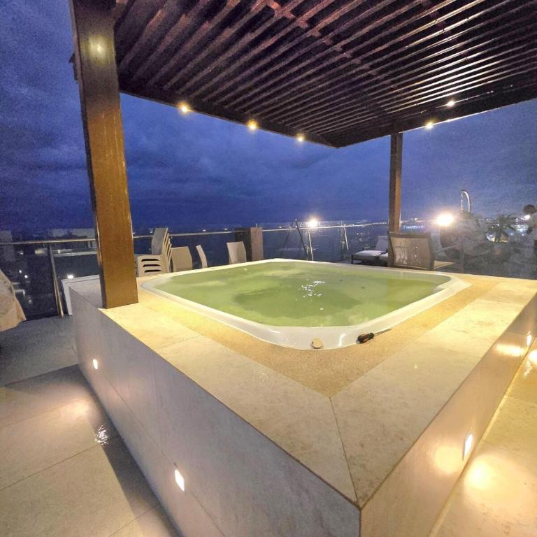 Penthouse by the sea, pool and jacuzzi - Apartment - 34