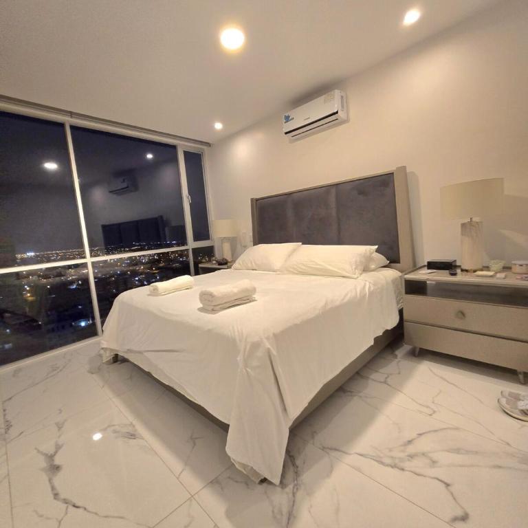 Penthouse by the sea, pool and jacuzzi - Apartment - 42