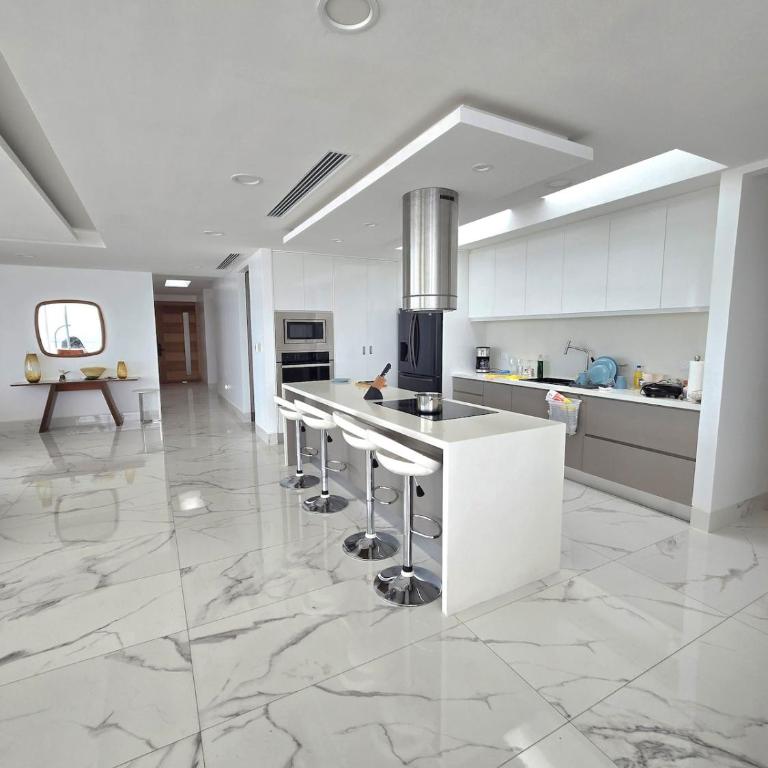 Penthouse by the sea, pool and jacuzzi - Apartment - 51