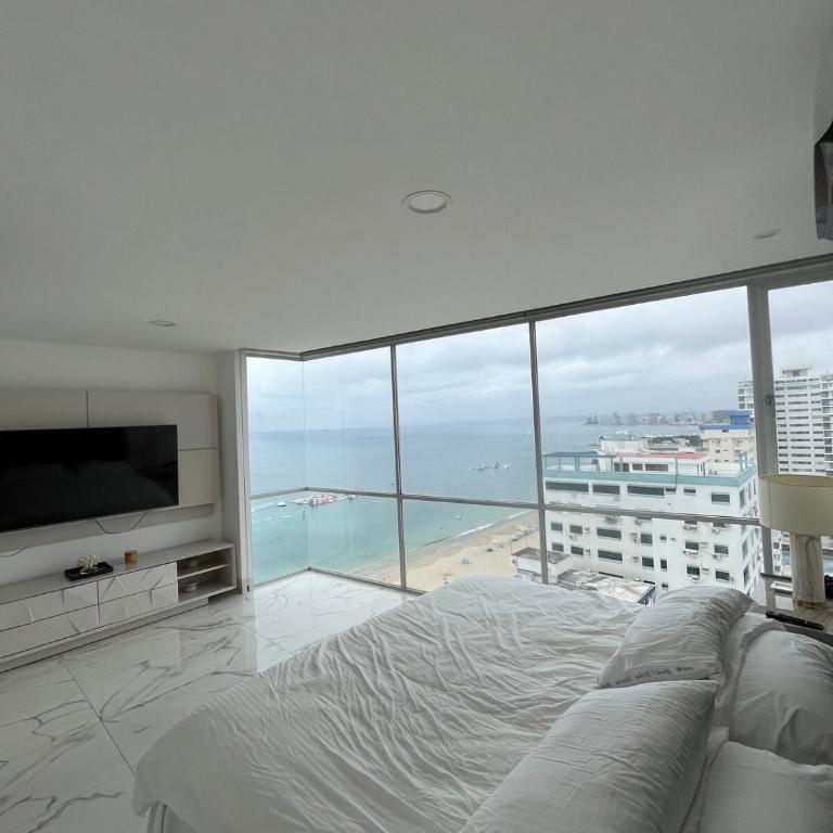 Penthouse by the sea, pool and jacuzzi - Apartment - 53