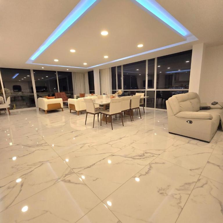 Penthouse by the sea, pool and jacuzzi - Apartment - 55