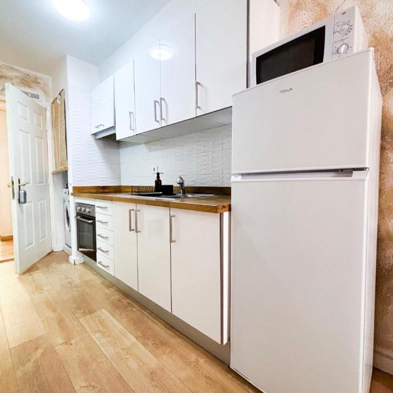 Peaceful & Bright Loft, HEATED POOL, NETFLIX, FREE WIFI & PARKING, TENNIS - Apartamento de 1 dormitorio - 10
