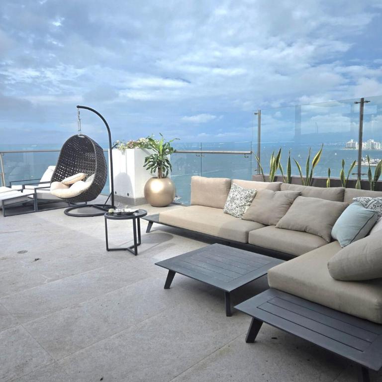 Penthouse by the sea, pool and jacuzzi - Apartment - 66