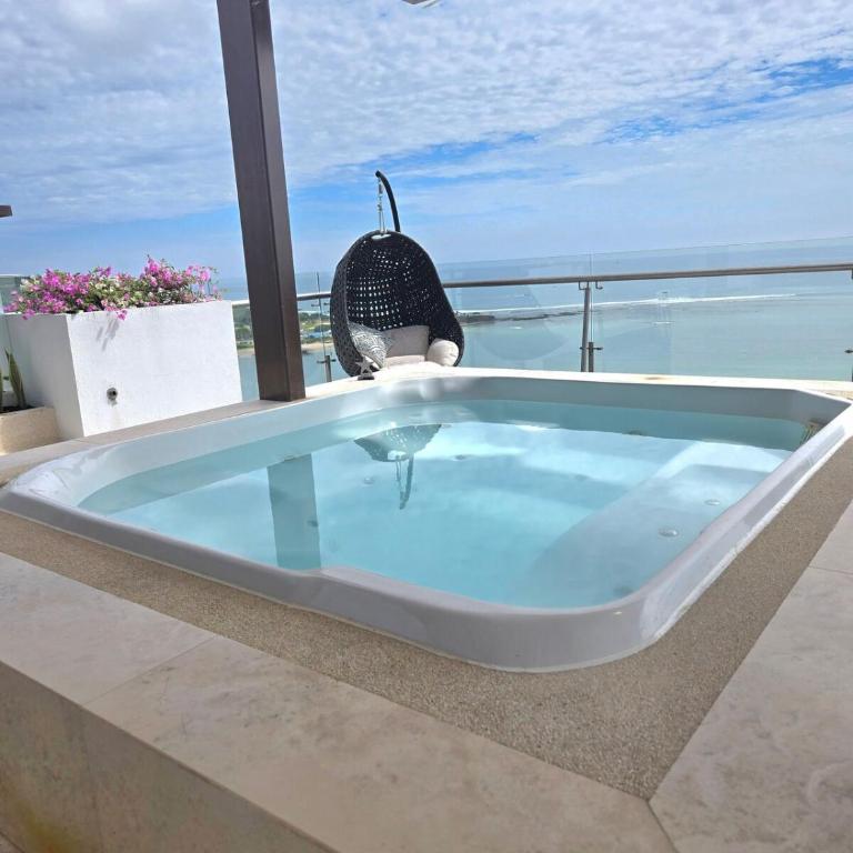 Penthouse by the sea, pool and jacuzzi - Apartment - 80