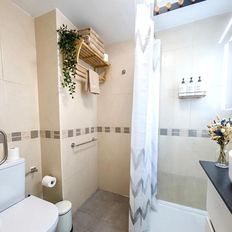 Peaceful & Bright Loft, HEATED POOL, NETFLIX, FREE WIFI & PARKING, TENNIS - Apartamento de 1 dormitorio - 12