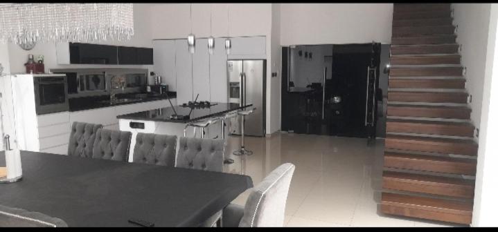 Casa Minimalista - Three-Bedroom House - 7