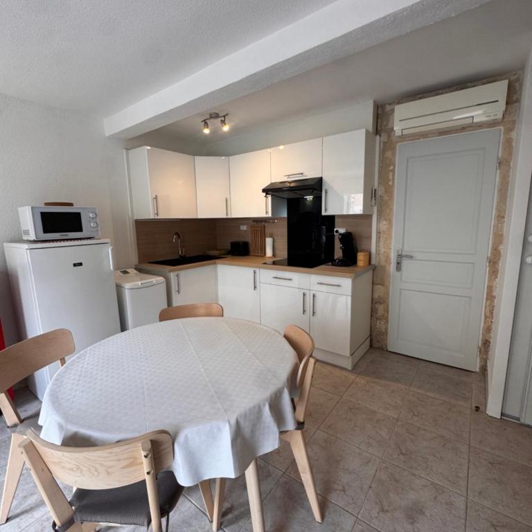 Au Cœur de Palavas, maison de pêcheur climatisée et pleine de charme - 50m de la plage - Commerces&Commodités - LaConciergerieByNina - Appartement 1 Chambre - 3