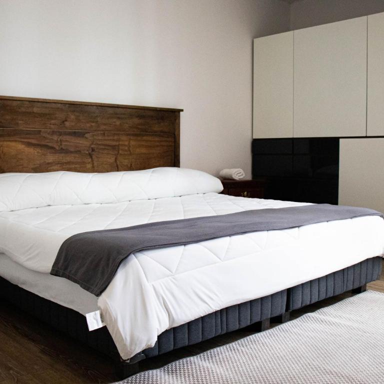 Great Studio - Two-Bedroom Apartment - 5