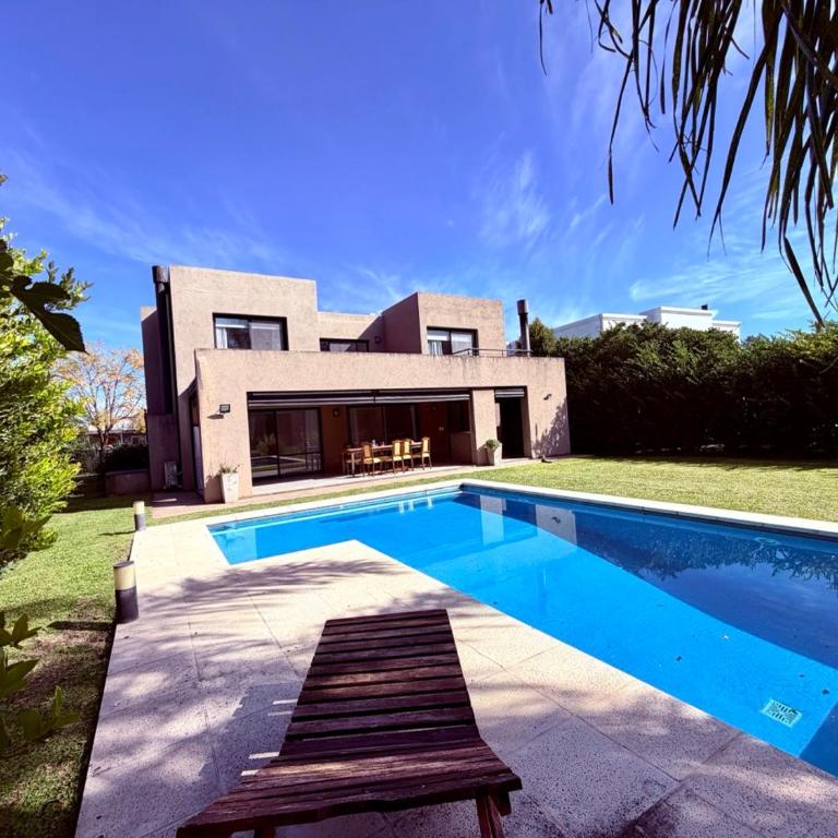 Casa con piscina en Estancias del Pilar, 3 dormitorios, jardín y parrilla - Three-Bedroom House - 22