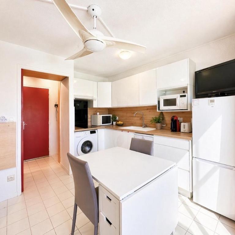Studio-cabine avec loggia vitrée et garage privé à 200m de la plage - FR-1-338-635 - Apartment - 14