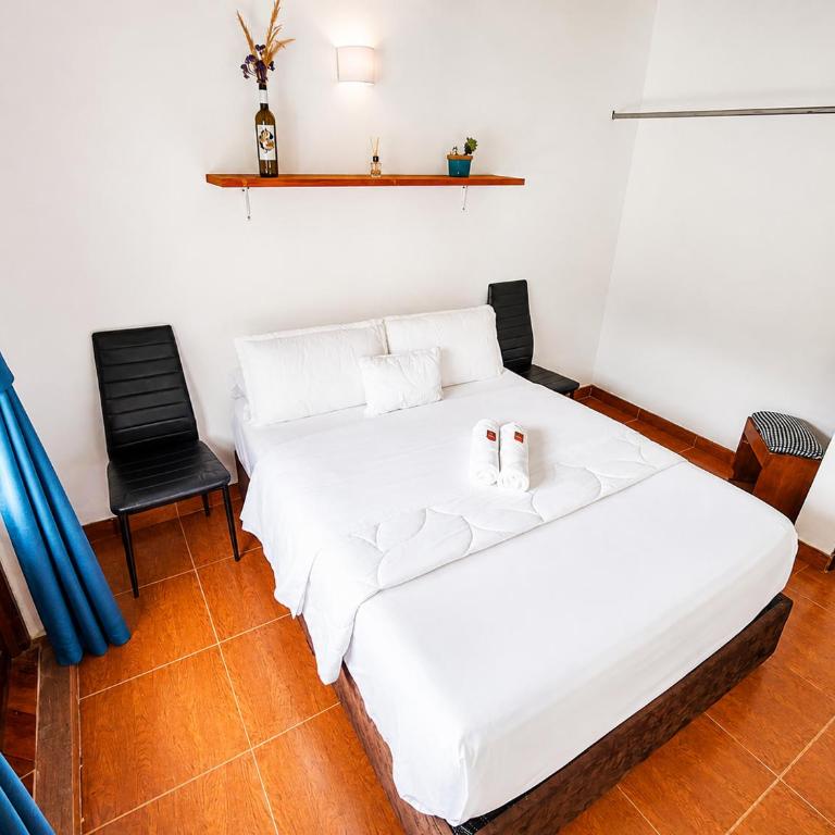 Roomii Hostel - Double Room with Balcony - 19