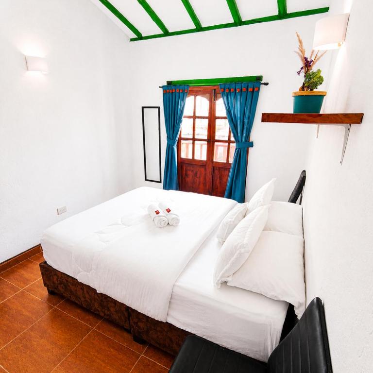Roomii Hostel - Double Room with Balcony - 18