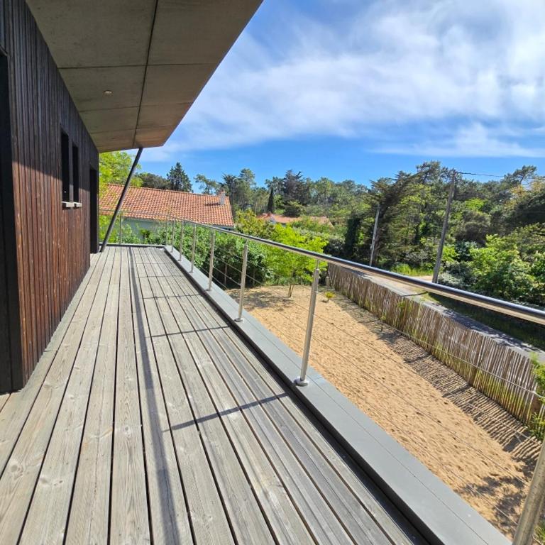 Maison Moderne en Bordure de Forêt, Idéale pour 8/10 Pers, à 2km de la Plage avec WiFi et Terrasse - FR-1-777-6 - Maison de Vacances - 13