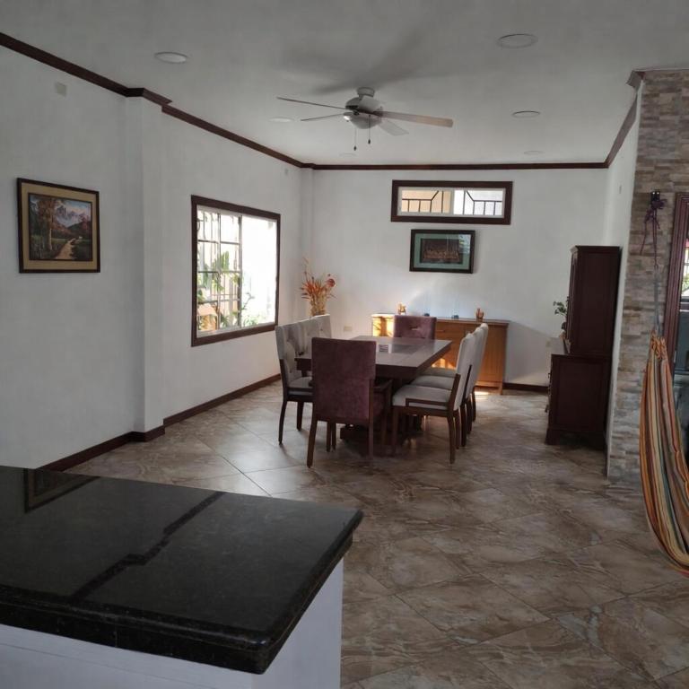 Casa Amplia con Piscina Privada para Grupos - Five-Bedroom House - 7