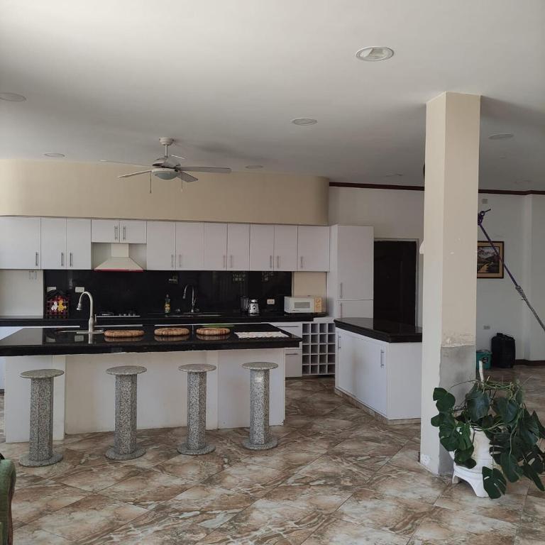Casa Amplia con Piscina Privada para Grupos - Five-Bedroom House - 29