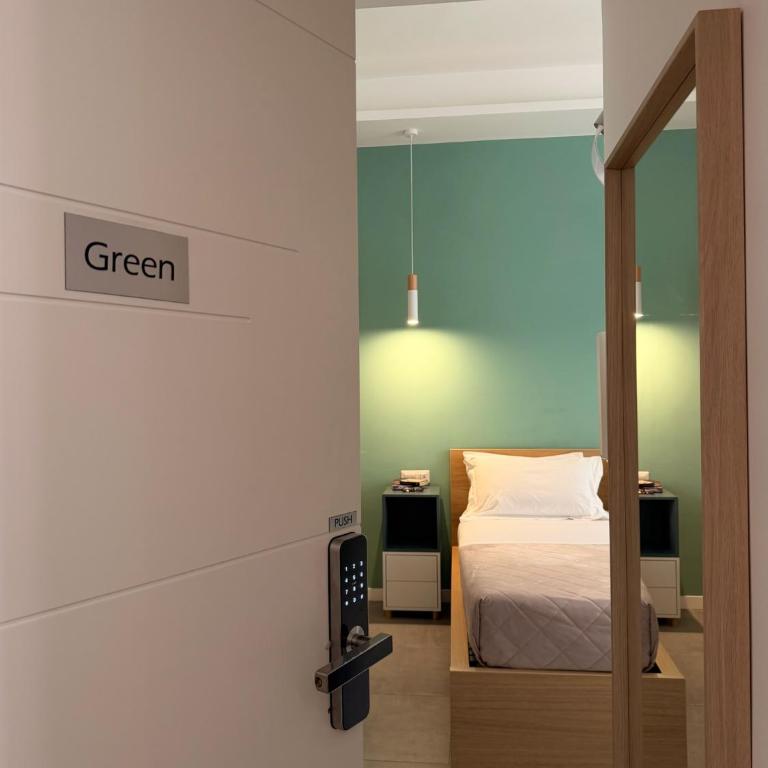 Veniero37 Guest House - King Room with Private Bathroom - 2