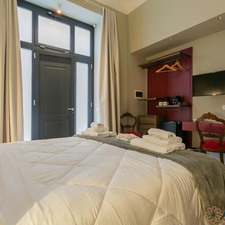 Opera Prima Guesthouse - Double Room with Private Bathroom - 9