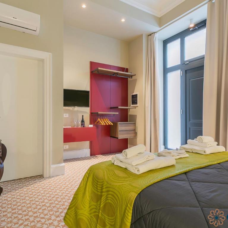 Opera Prima Guesthouse - Double Room with Private Bathroom - 9