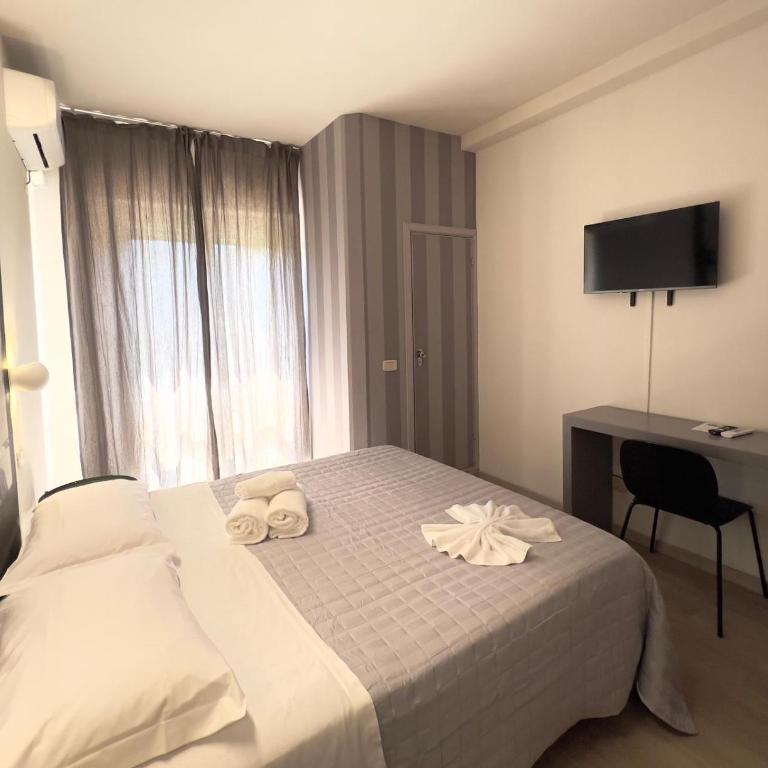 Hotel Hollywood Nuova Gestione 2026 - Double Room with Balcony - 13