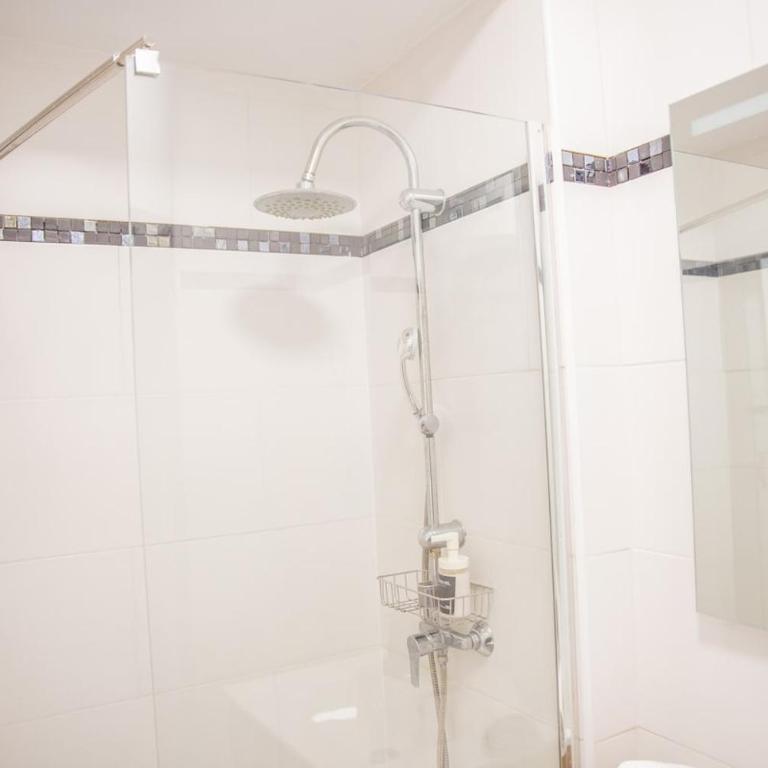 Stylish 2BR Apt I 2 min Station I Walk to Center - Apartamento de 2 dormitorios - 10