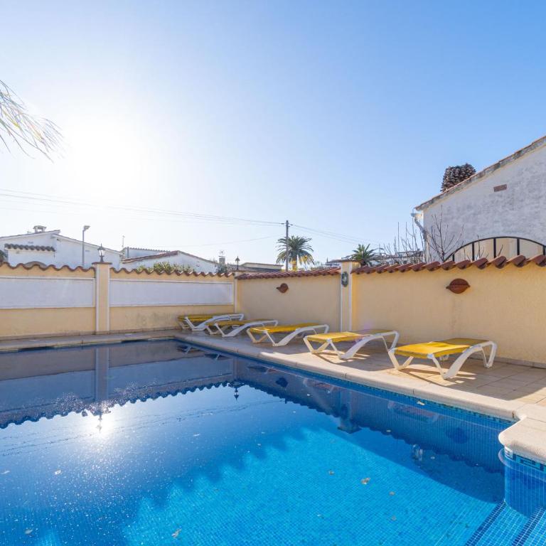 RESIDENCIA ALBERES -Apartamento completo con piscina, barbacoa, parking- C - Apartamento de 2 dormitorios - 3