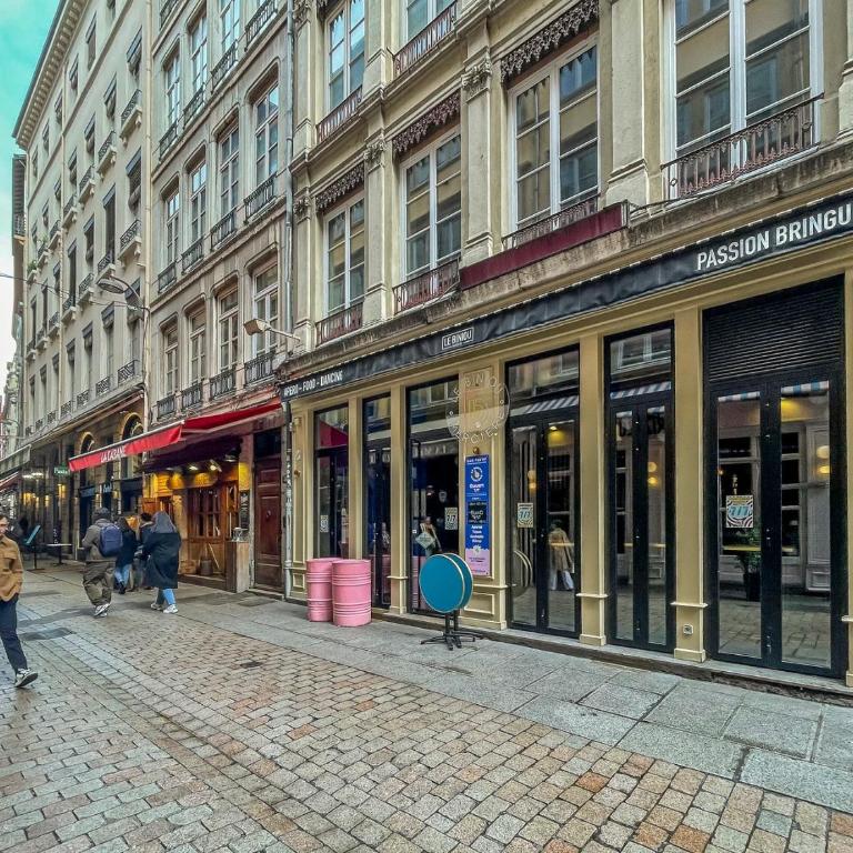 All in Lyon | Les suites Emeraude/Saphir/Rubis au cœur de Lyon - Apartment - Suite Saphir - 23