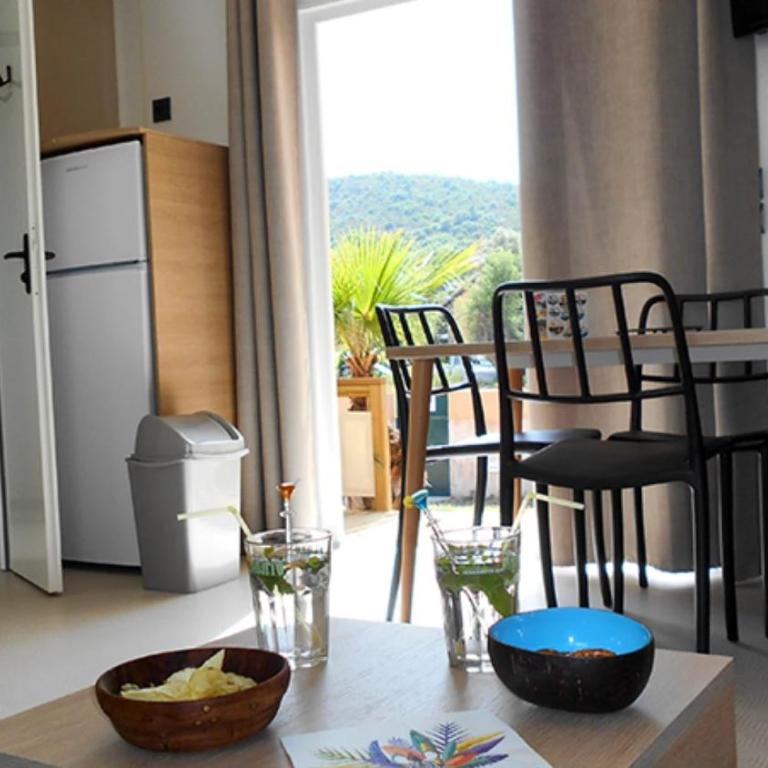 ZEcamping 4 étoiles 1km plage espace aquatique mobil-home TV 29m2 - Mobile Home - 8