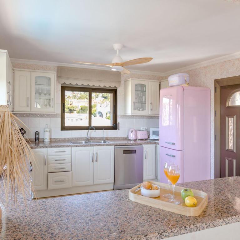 Villa Costa Azzurra by Abahana Villas - Villa - 16