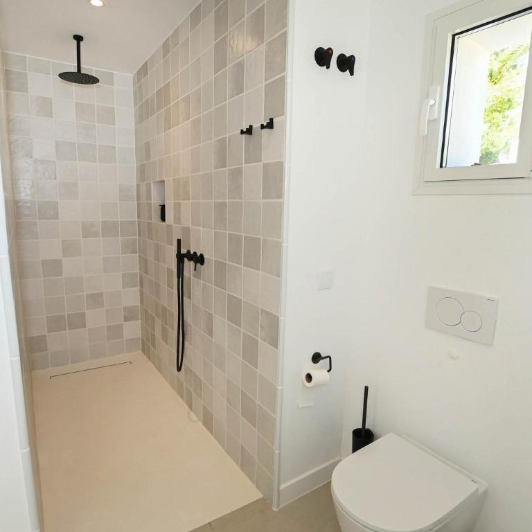 Luxury 4BR Villa - Ensuite Bath- Pool - La fustera - Villa - 23