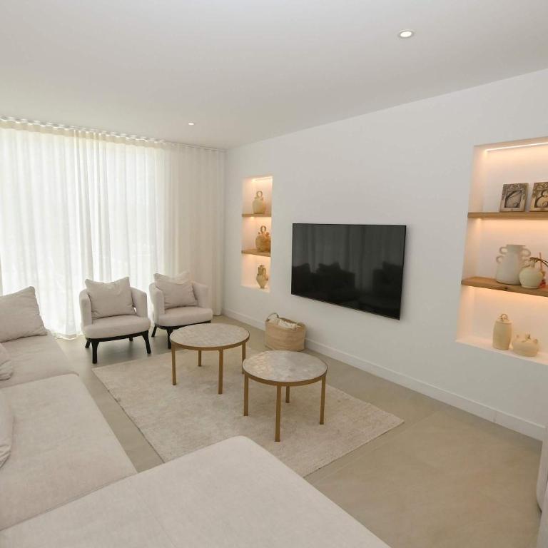 Luxury 4BR Villa - Ensuite Bath- Pool - La fustera - Villa - 51