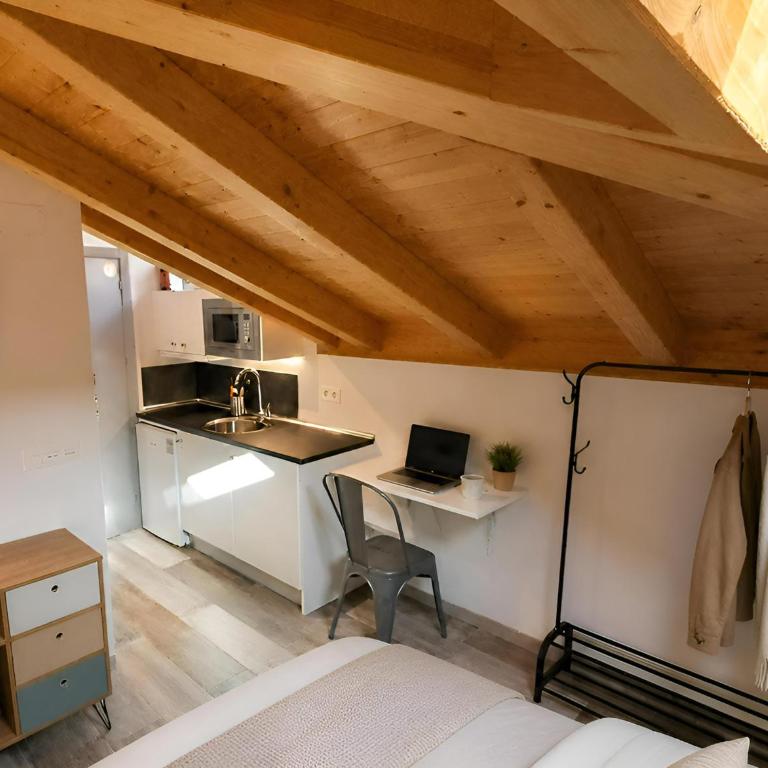 Buhardilla con encanto en el Corazón del Casco Histórico de Burgos - Apartamento de 1 dormitorio - 5