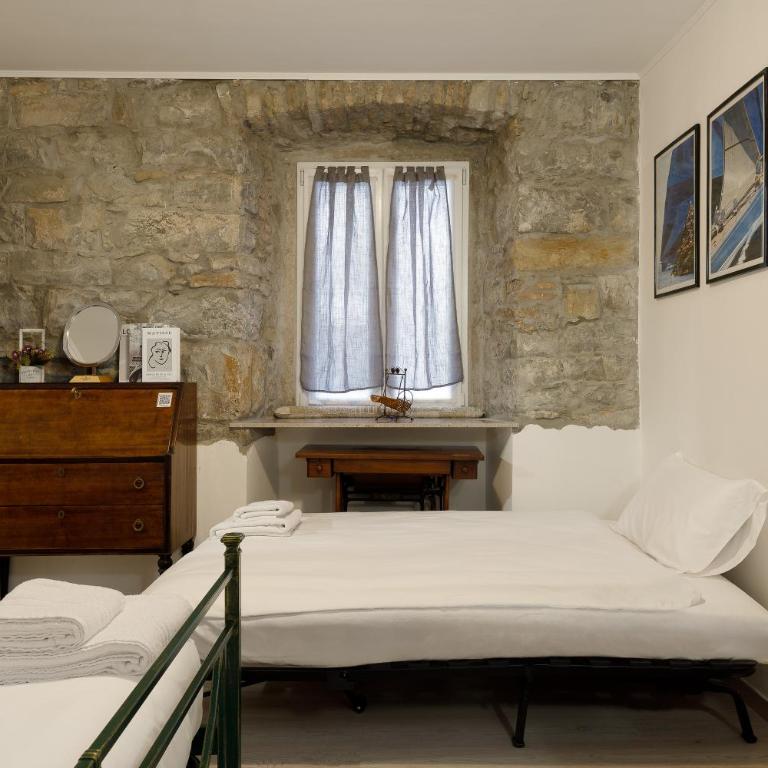 Pietra, legno e versi, casa Carducci a Trieste - Appartamento con 1 Camera da Letto - 2