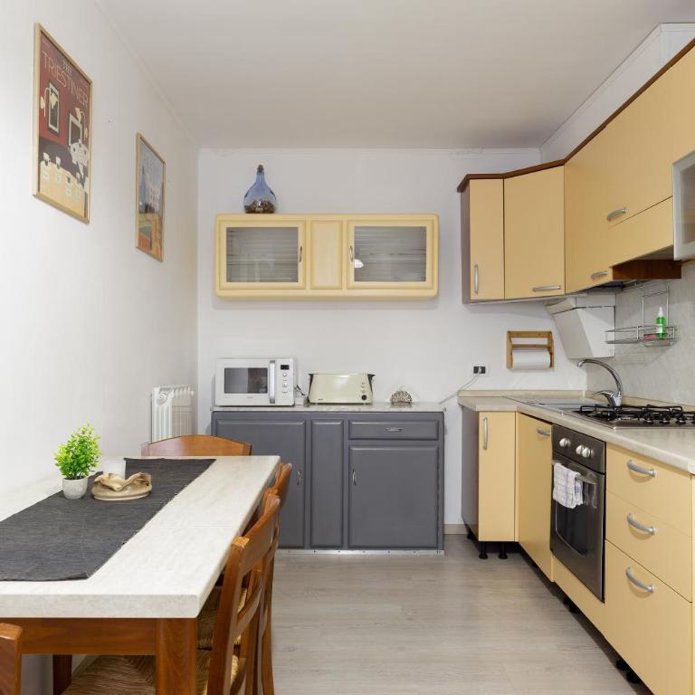 Pietra, legno e versi, casa Carducci a Trieste - Appartamento con 1 Camera da Letto - 23