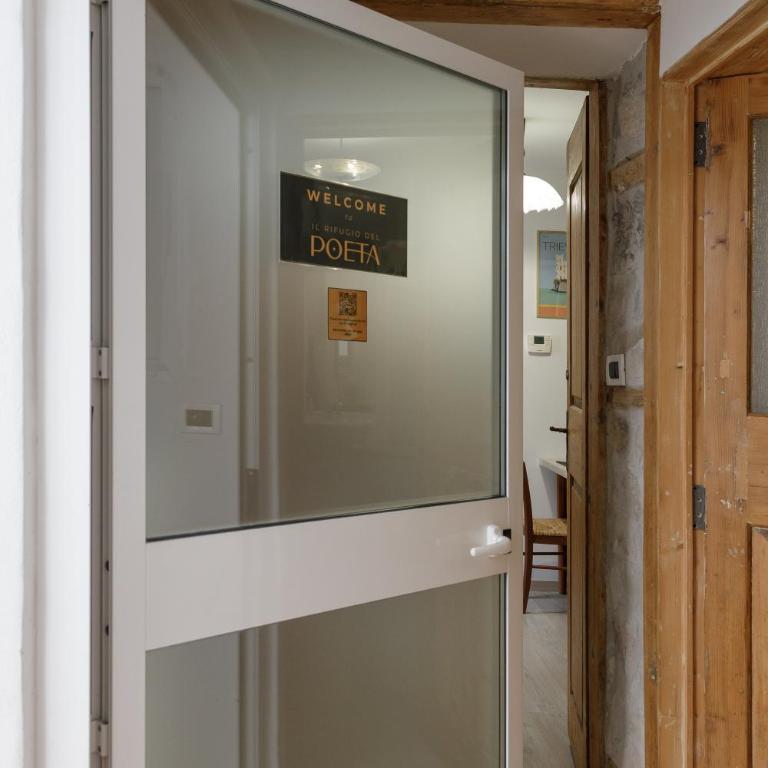 Pietra, legno e versi, casa Carducci a Trieste - Appartamento con 1 Camera da Letto - 24