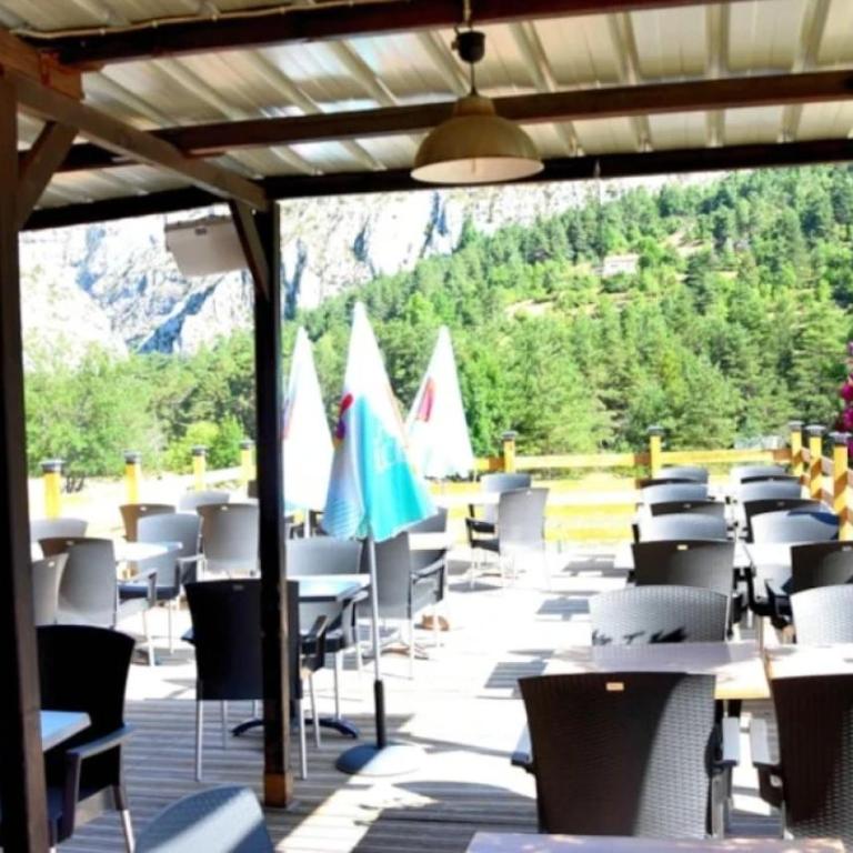 ZEcamping 2 étoiles avec piscine restaurant vue sur le village de Saint Auban - Chalet - 19