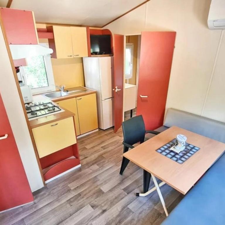 ZEcamping 2 étoiles avec piscine restaurant vue sur le village de Saint Auban - Mobile Home - 21