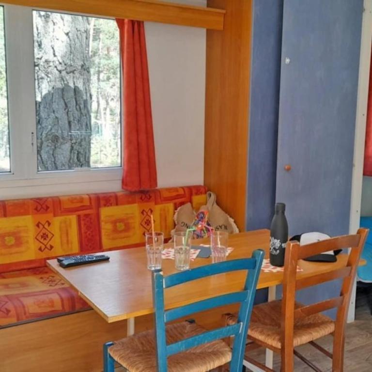 ZEcamping 2 étoiles avec piscine restaurant vue sur le village de Saint Auban - Mobile Home - 22