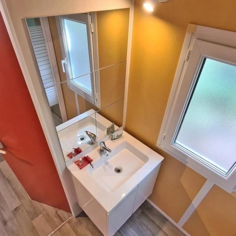 ZEcamping 2 étoiles avec piscine restaurant vue sur le village de Saint Auban - Mobile Home - 25