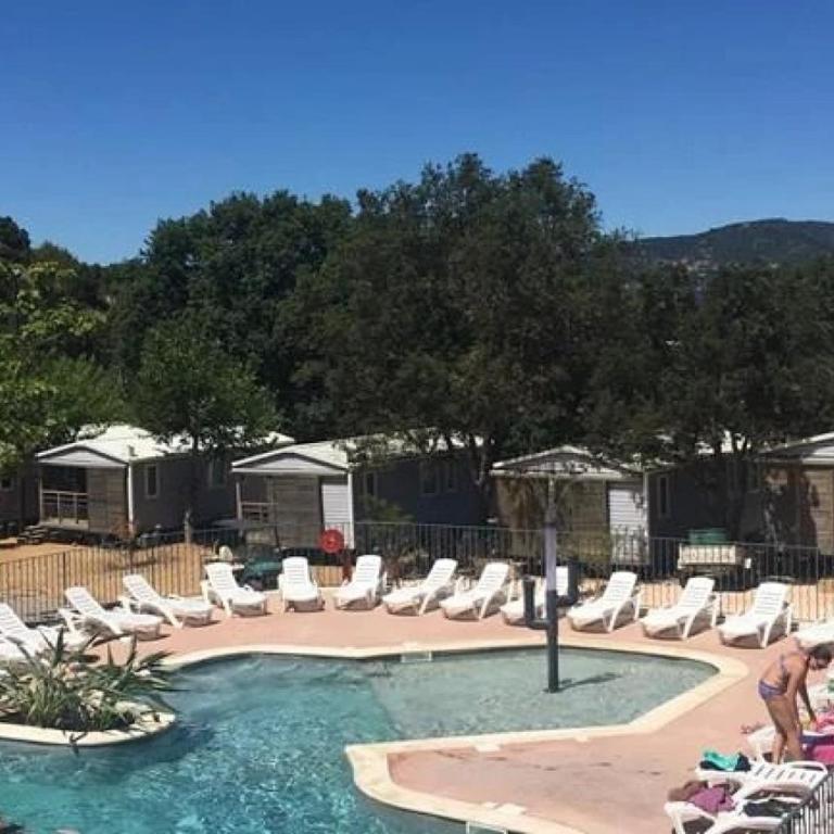 ZEcamping 3 à 4km de la plage piscine chiens acceptés jacuzzi - Mobile Home - 13