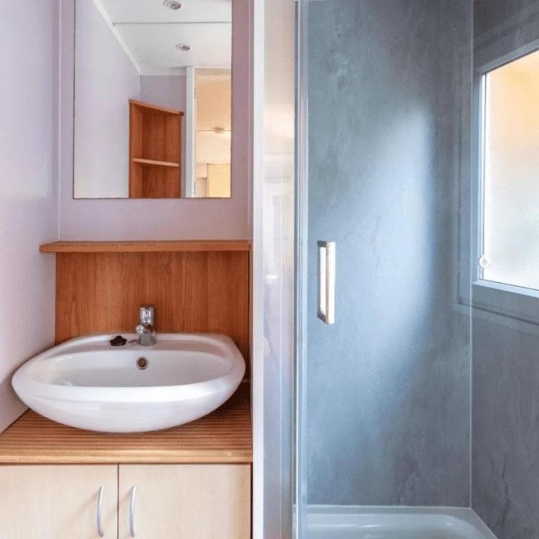 ZEcamping 3 à 4km de la plage piscine chiens acceptés jacuzzi - Mobile Home - 23