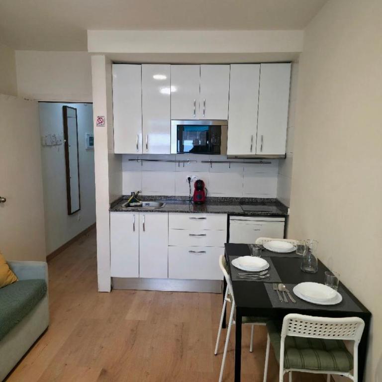 Peaceful Corner Studio near the Beach - One-Bedroom Apartment - 7