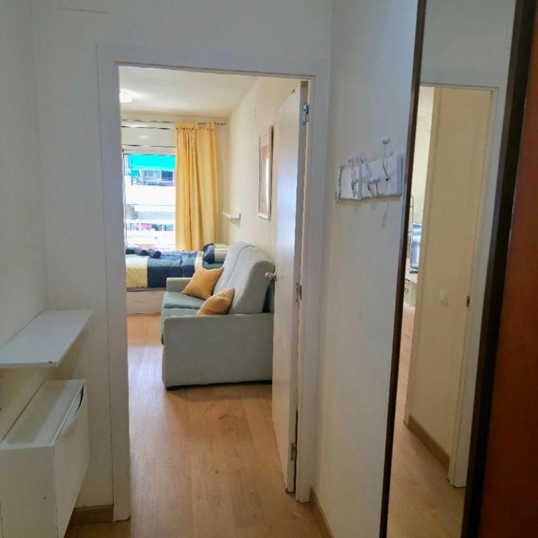 Peaceful Corner Studio near the Beach - One-Bedroom Apartment - 11