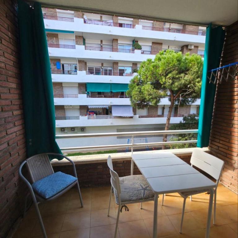 Peaceful Corner Studio near the Beach - One-Bedroom Apartment - 12