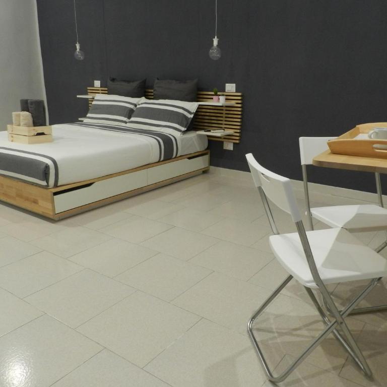 Mola Rooms - Family Room with Private Bathroom - 11