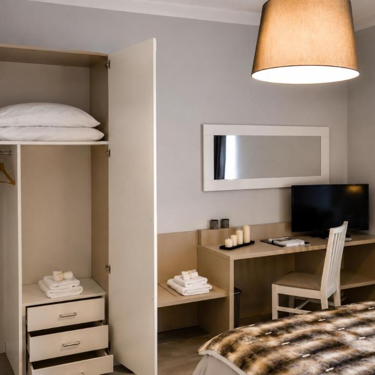 Vatican Luxury Roma Vaticano - Two-Bedroom Deluxe Apartment with Balcony - 2