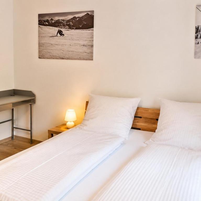 CROWN LIVING Holiday Home "Zum Klettersteig" Bürs, up to 18 guests - Sauna - Climbing Wall - Ski & Bike Storage - Highspeed Wifi - Free Parking - Casa con 6 Camere da Letto - 15