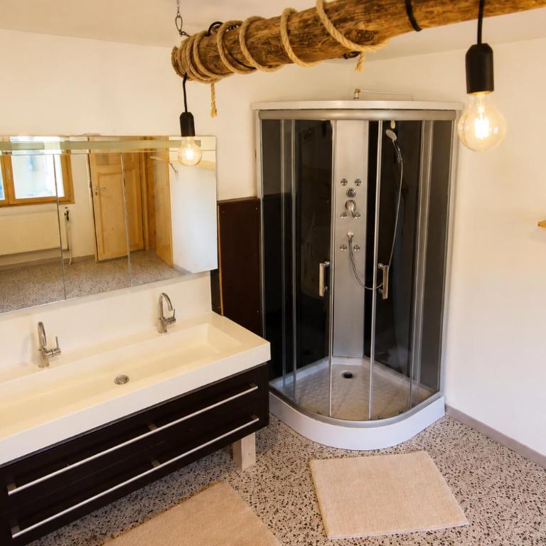 CROWN LIVING Holiday Home "Zum Klettersteig" Bürs, up to 18 guests - Sauna - Climbing Wall - Ski & Bike Storage - Highspeed Wifi - Free Parking - Casa con 6 Camere da Letto - 26