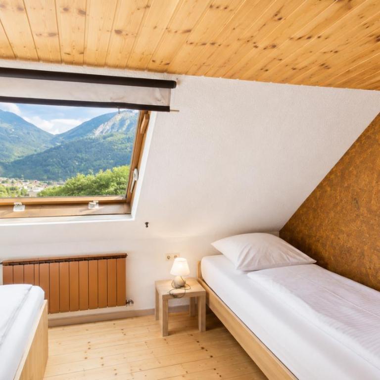 CROWN LIVING Holiday Home "Zum Klettersteig" Bürs, up to 18 guests - Sauna - Climbing Wall - Ski & Bike Storage - Highspeed Wifi - Free Parking - Casa con 6 Camere da Letto - 19